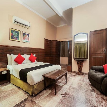 Capital O 10953 Dayal Lodge - A Boutique Hotel Агра Екстер'єр фото