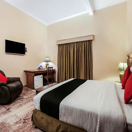 Capital O 10953 Dayal Lodge - A Boutique Hotel Агра Екстер'єр фото