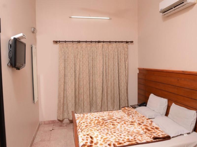 Capital O 10953 Dayal Lodge - A Boutique Hotel Агра Екстер'єр фото