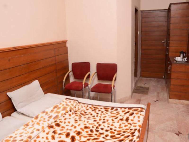 Capital O 10953 Dayal Lodge - A Boutique Hotel Агра Екстер'єр фото