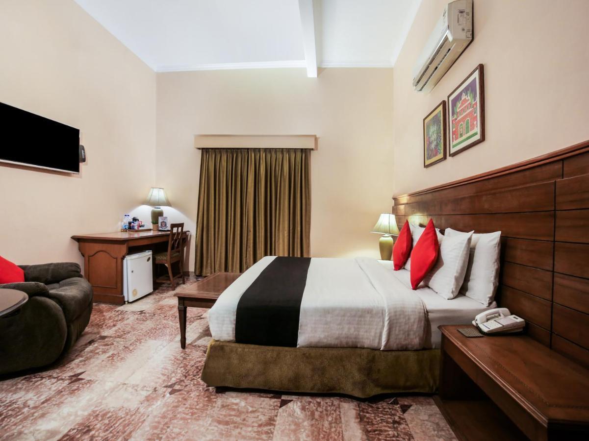 Capital O 10953 Dayal Lodge - A Boutique Hotel Агра Екстер'єр фото