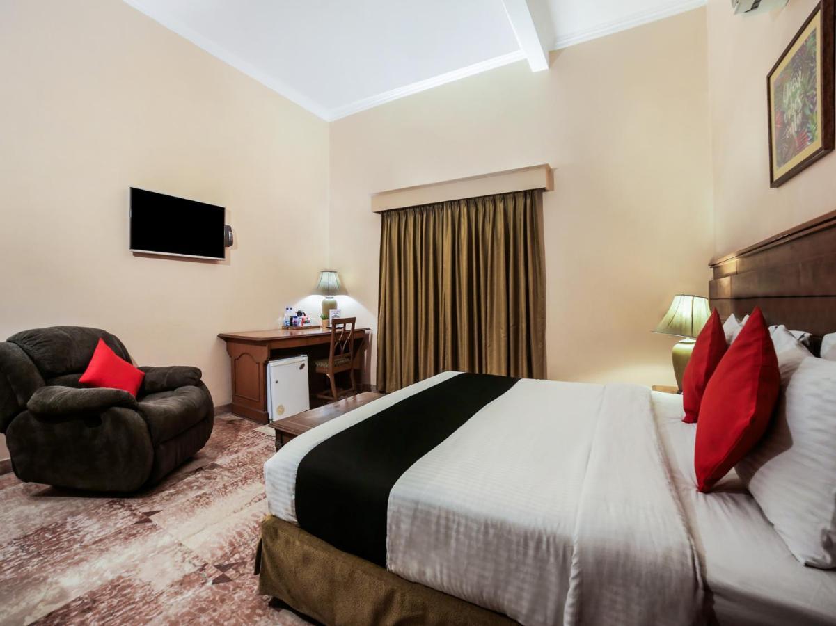 Capital O 10953 Dayal Lodge - A Boutique Hotel Агра Екстер'єр фото