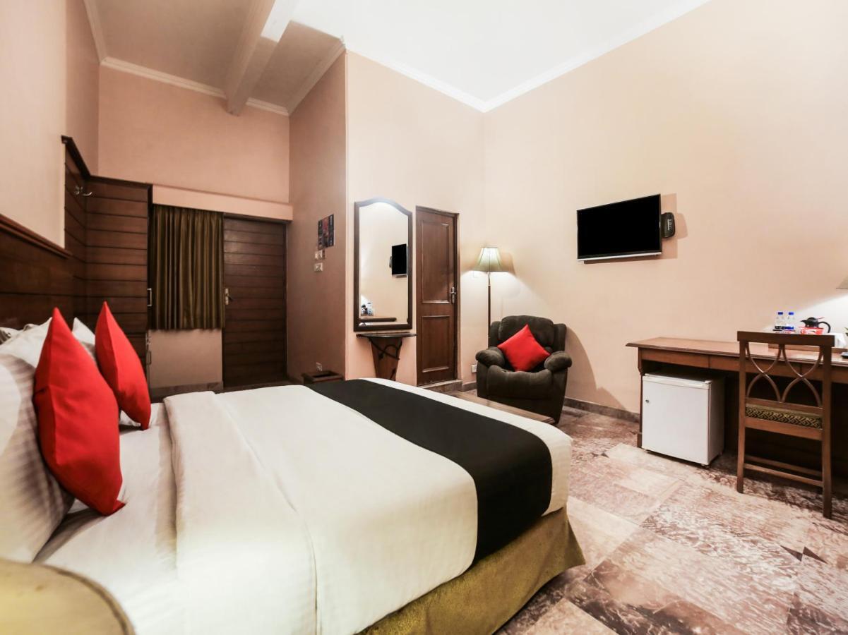 Capital O 10953 Dayal Lodge - A Boutique Hotel Агра Екстер'єр фото