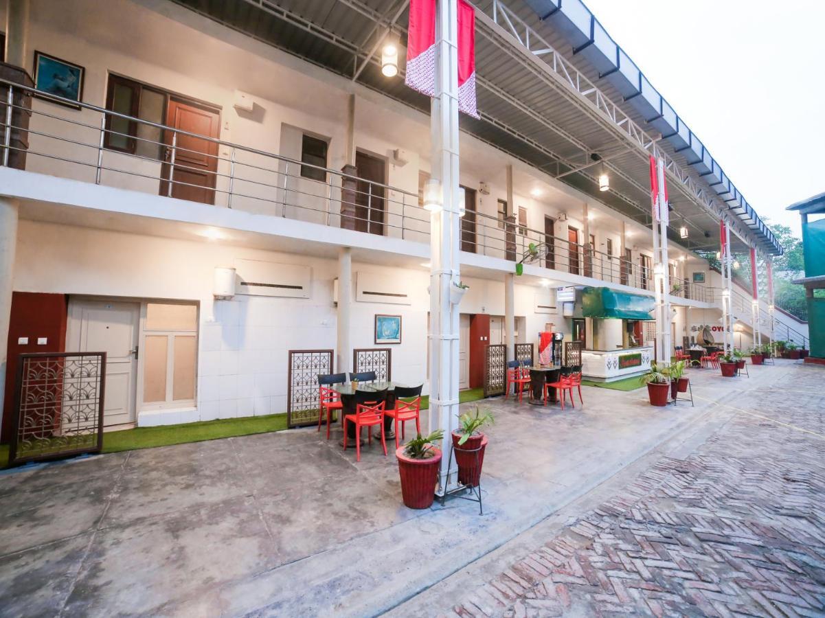 Capital O 10953 Dayal Lodge - A Boutique Hotel Агра Екстер'єр фото