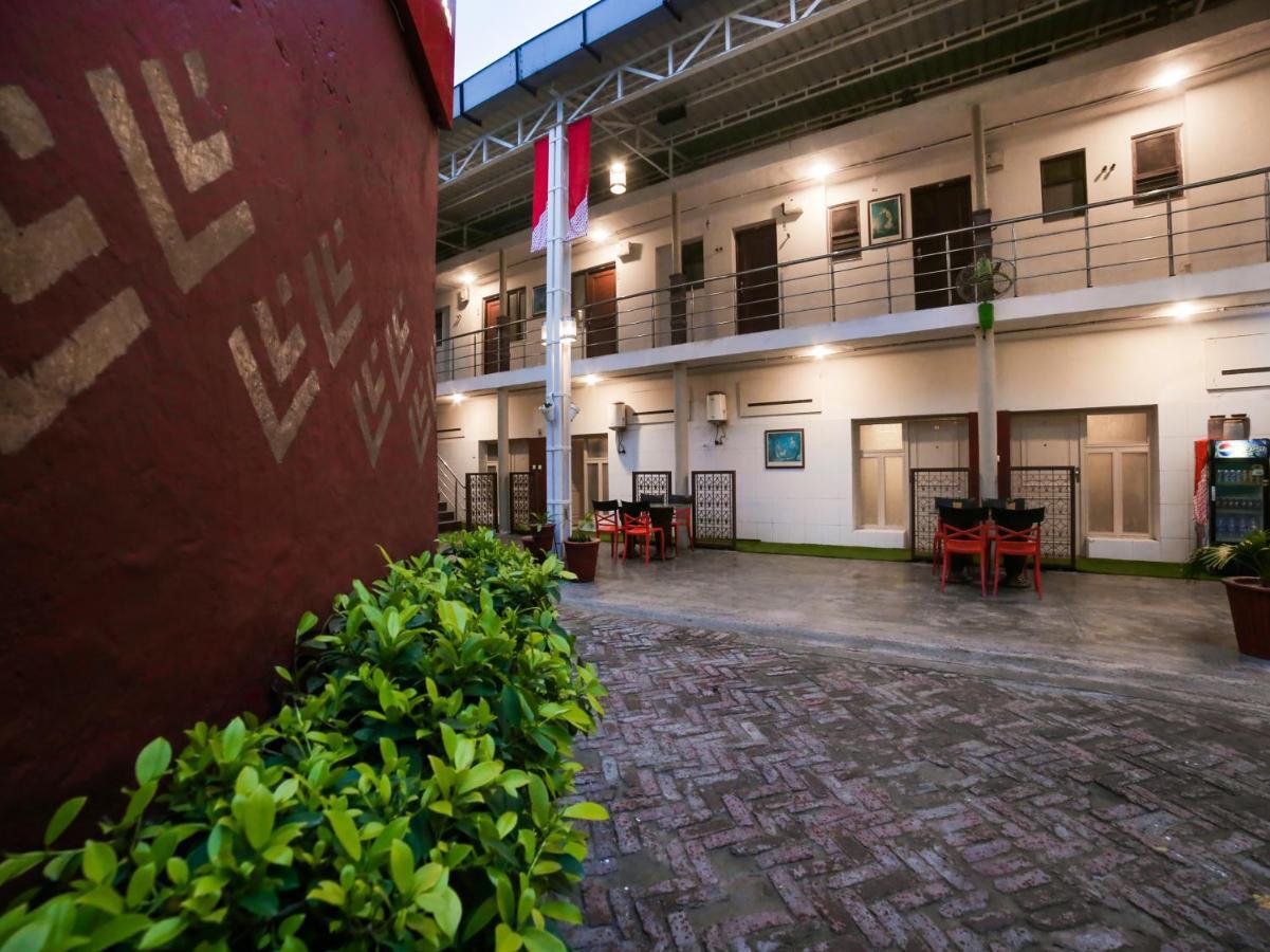 Capital O 10953 Dayal Lodge - A Boutique Hotel Агра Екстер'єр фото